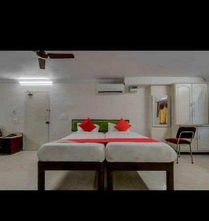 Anupama Hotel Вишакхапатнам Экстерьер фото